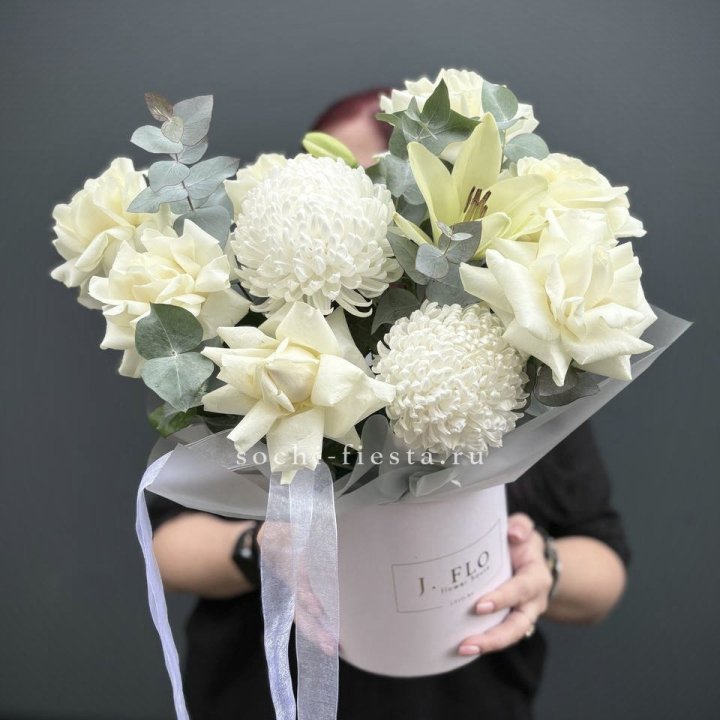 Цветы в шляпной коробке  в Тюмени