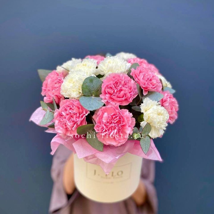 Диантусы в цилиндре в Тюмени