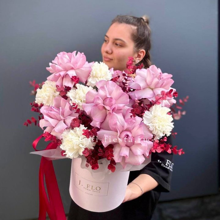 Бокс с французскими розами "Вела вита" в Тюмени