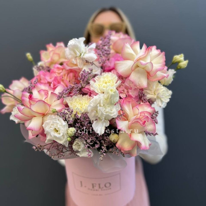 Цветочная композиция "Глория" в боксе в Тюмени