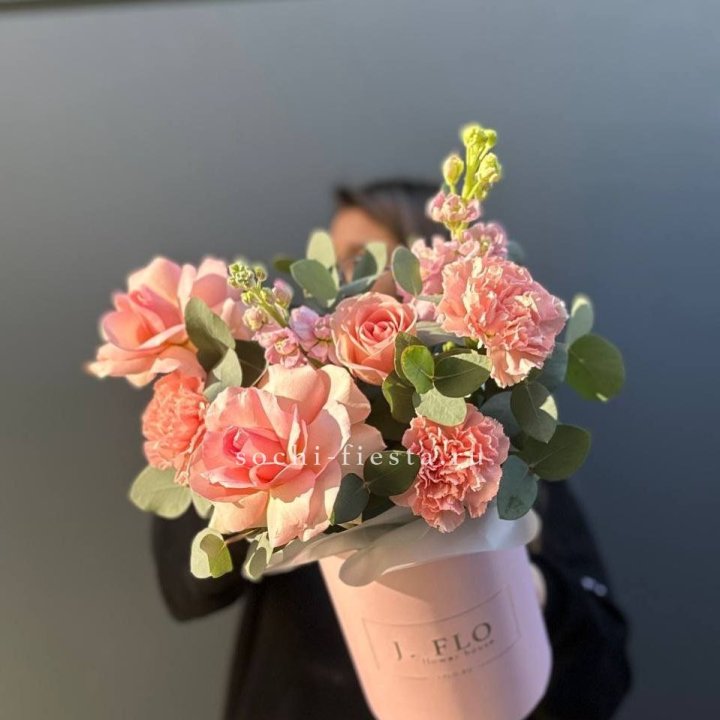 Цветы в боксе "Сизара" в Тюмени