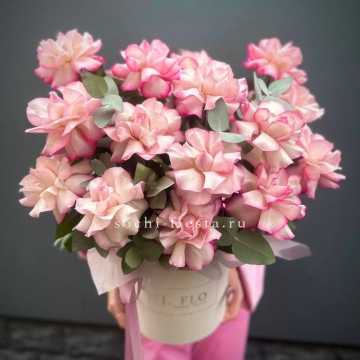 17 Французских  роз Венди в боксе в Тюмени