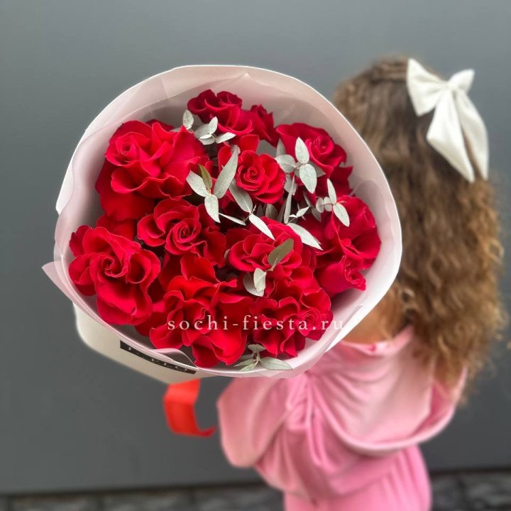 11 Красных французских роз в Тюмени