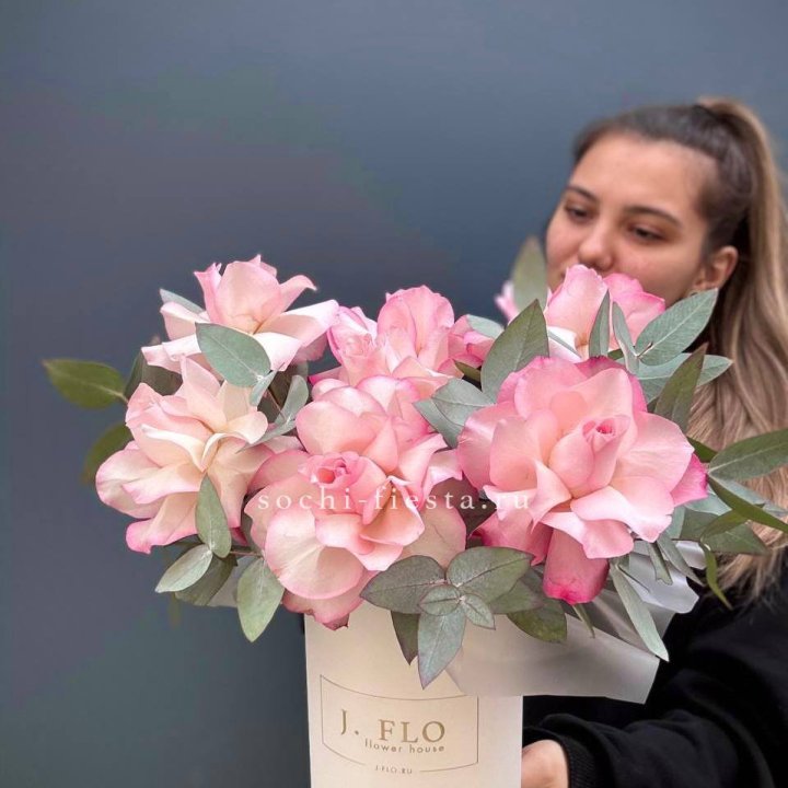 7 Французских роз в боксе в Тюмени