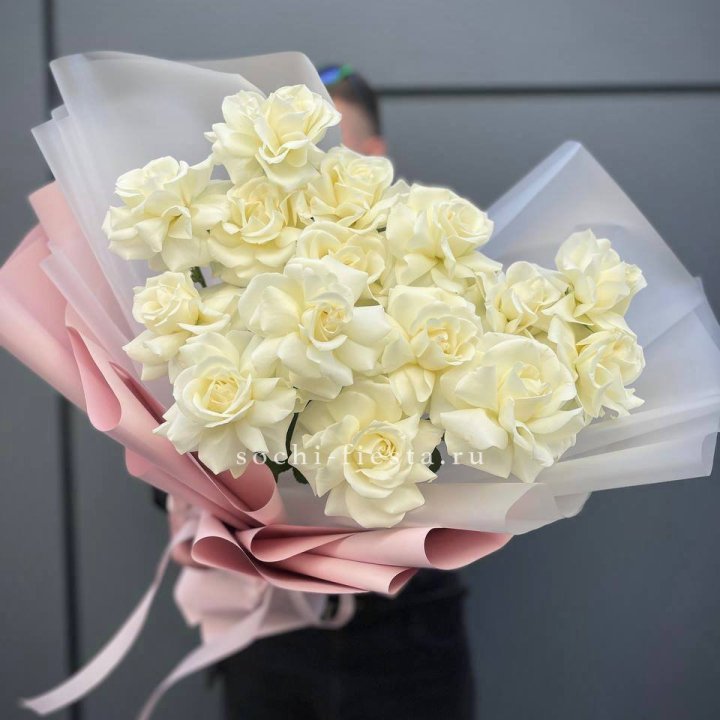 Букет из 15 французских роз Вайт дрим в Тюмени