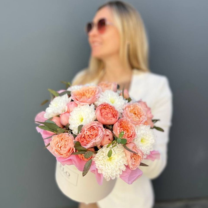 Нежная коробка с цветами в Тюмени