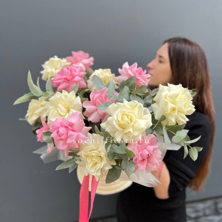 Зефирный бокс из 17 французских роз микс в Тюмени