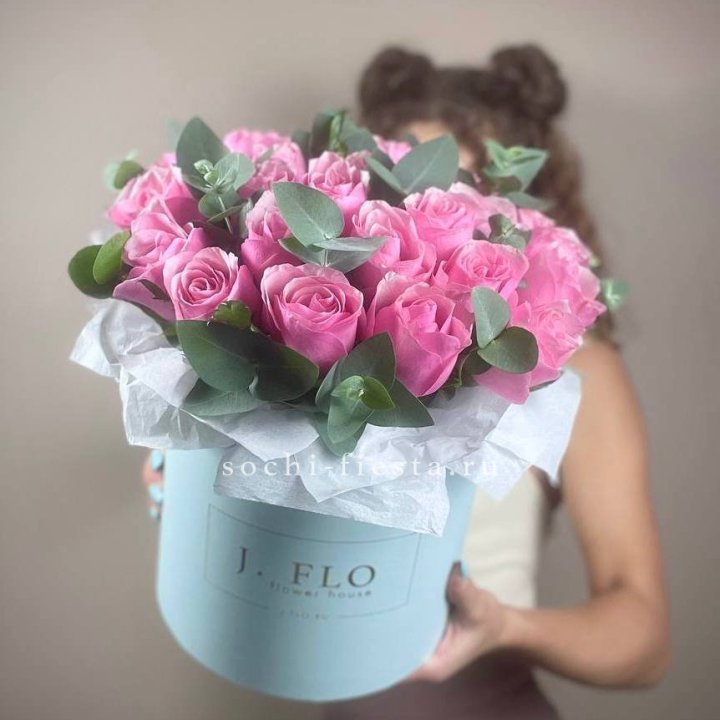 Бокс 27 роз в Тюмени