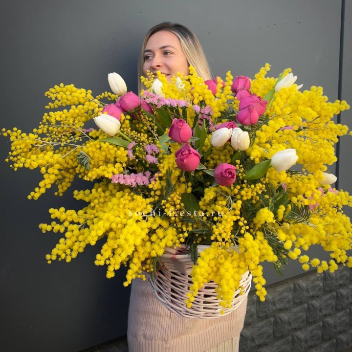 Цветочная корзина с мимозой "Спринг" в Тюмени