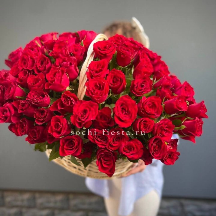 121 красная роза в корзине   в Тюмени