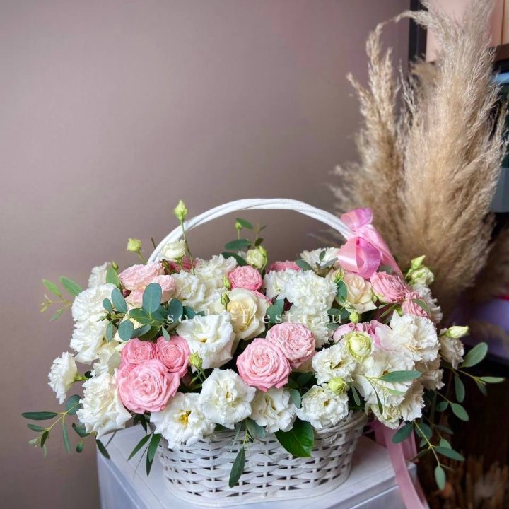 Цветочная корзина "Пинки вайт" в Тюмени