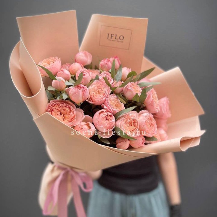 Букет из 9 кустовых роз Джульетта в Тюмени