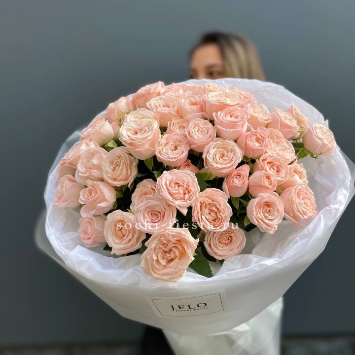 Букет кустовых роз Бомбастик в Тюмени