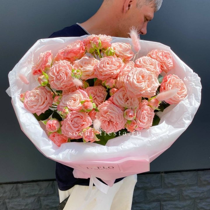 Пионовидные розы Мадам Бомбастик в Тюмени