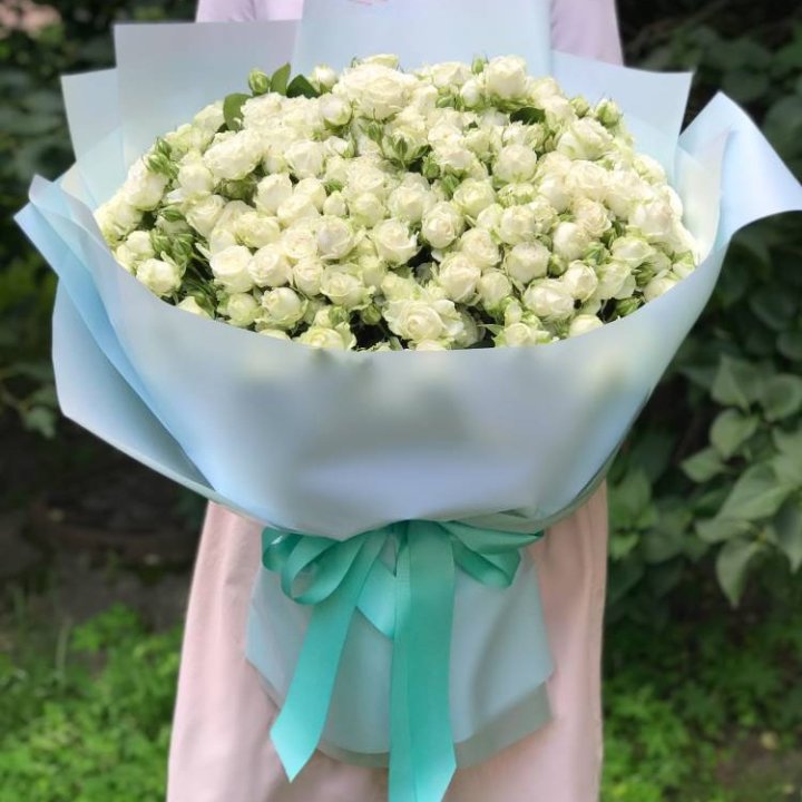 51 белая кустовая роза в Тюмени