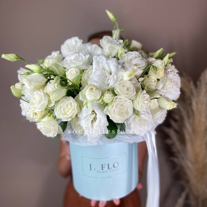 Бокс кустовых роз и эустомы  в Тюмени