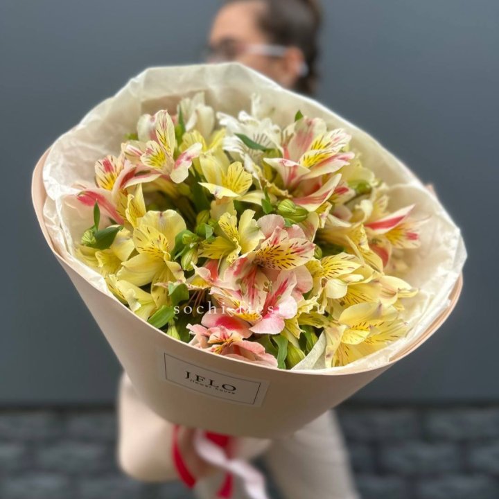 Альстромерии в нежном оформлении в Тюмени