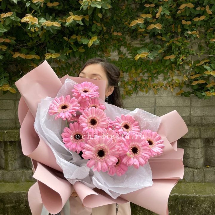 13 розовых гербер в Тюмени