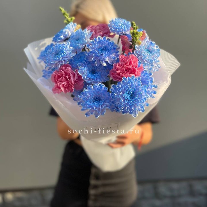 Букет сборный с хризантемой в Тюмени