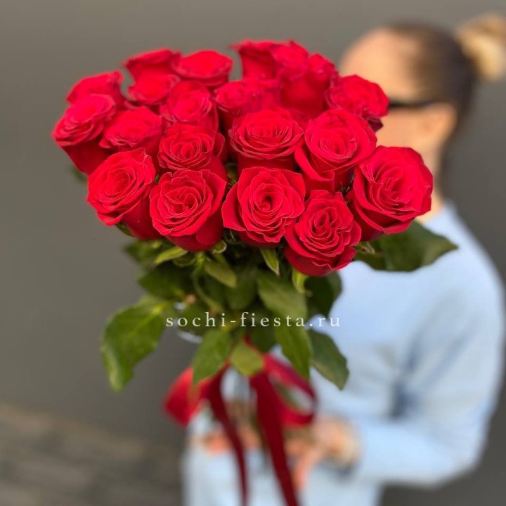 19 красных роз в Тюмени
