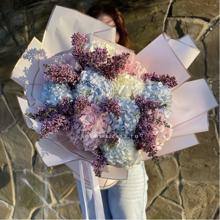 Букет гортензии с сиренью в Тюмени