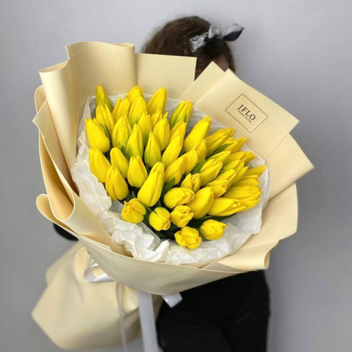 51 жёлтый тюльпан в Тюмени