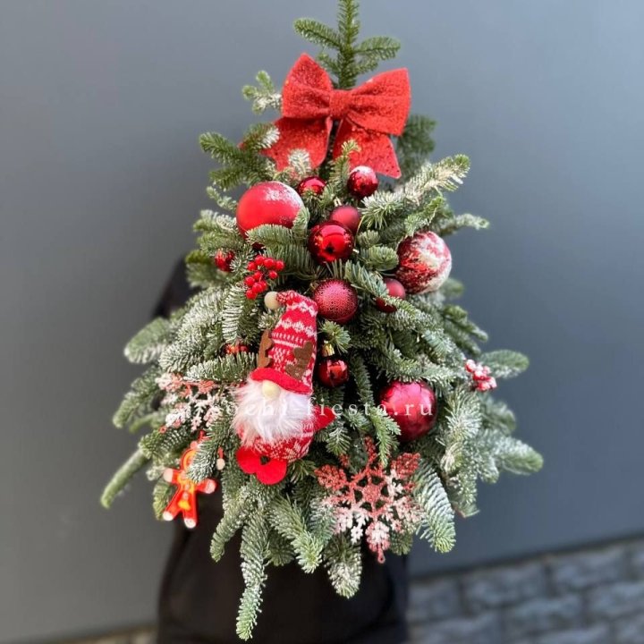 Новогодняя елочка "Ред" в Тюмени