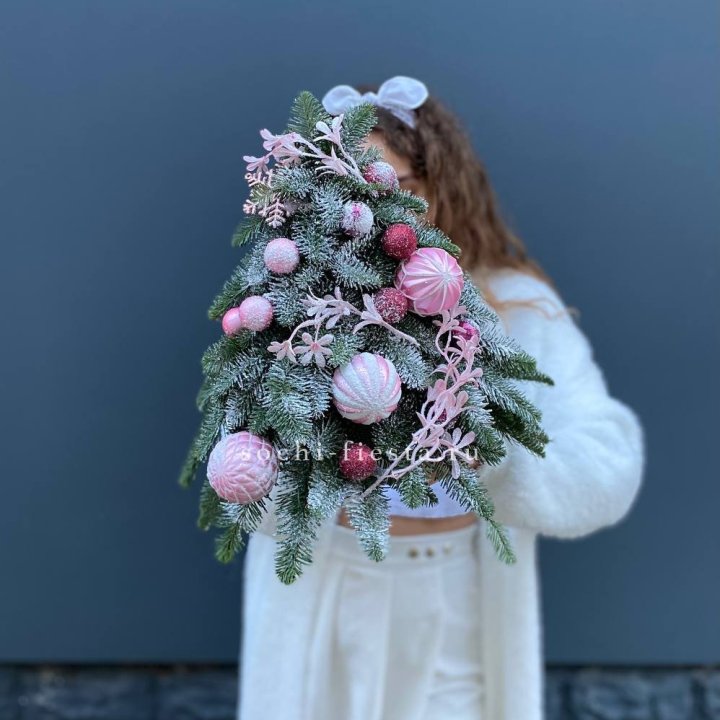 Новогодняя елочка "Розе" в Тюмени