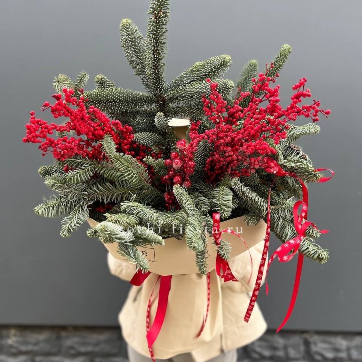 Букет нобилиса и ягод в Тюмени