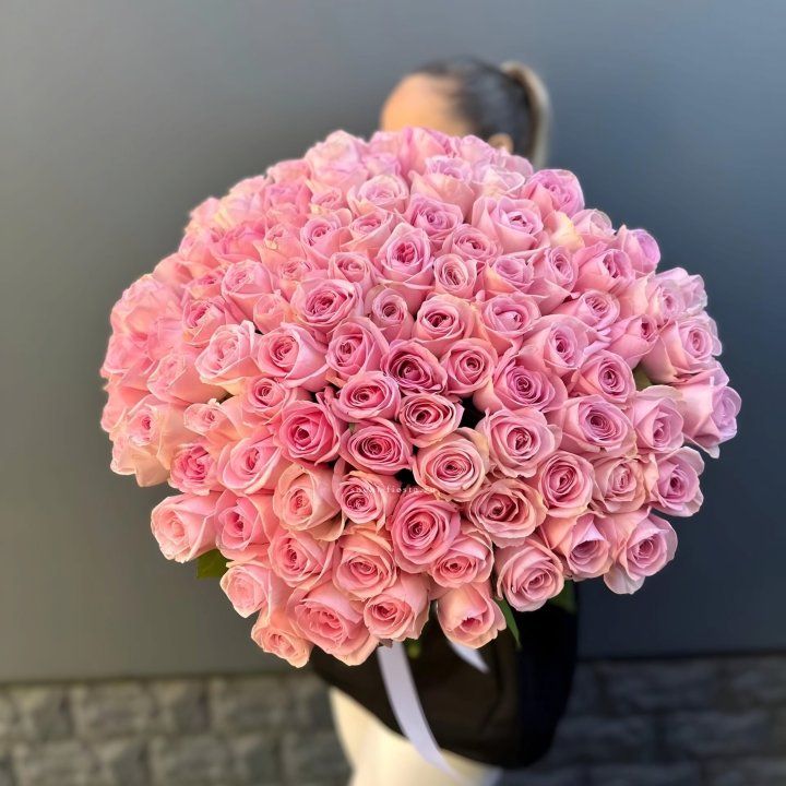Охапка из 101 розовой розы в Тюмени