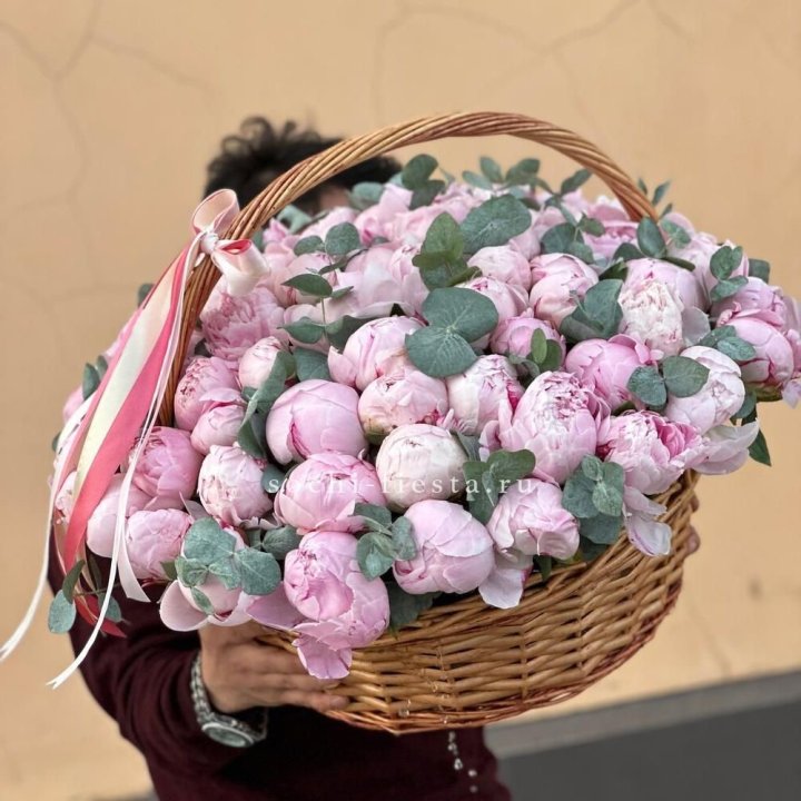 Корзина пионов "75" в Тюмени