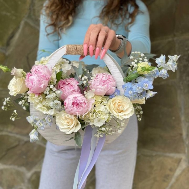 Ящик с пионами в Тюмени