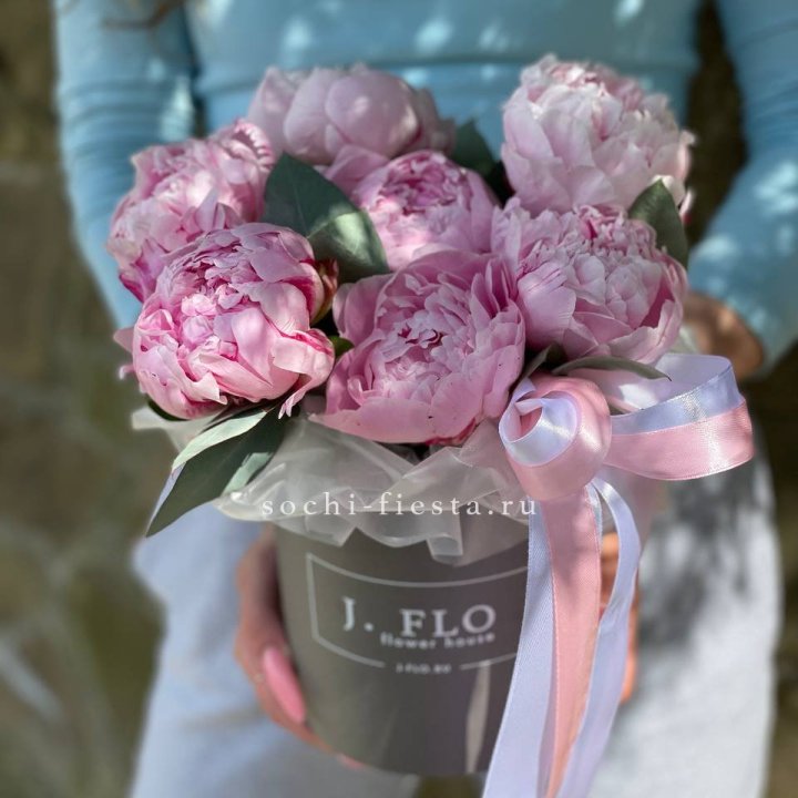 Цилиндр пионов с эвкалиптом в Тюмени