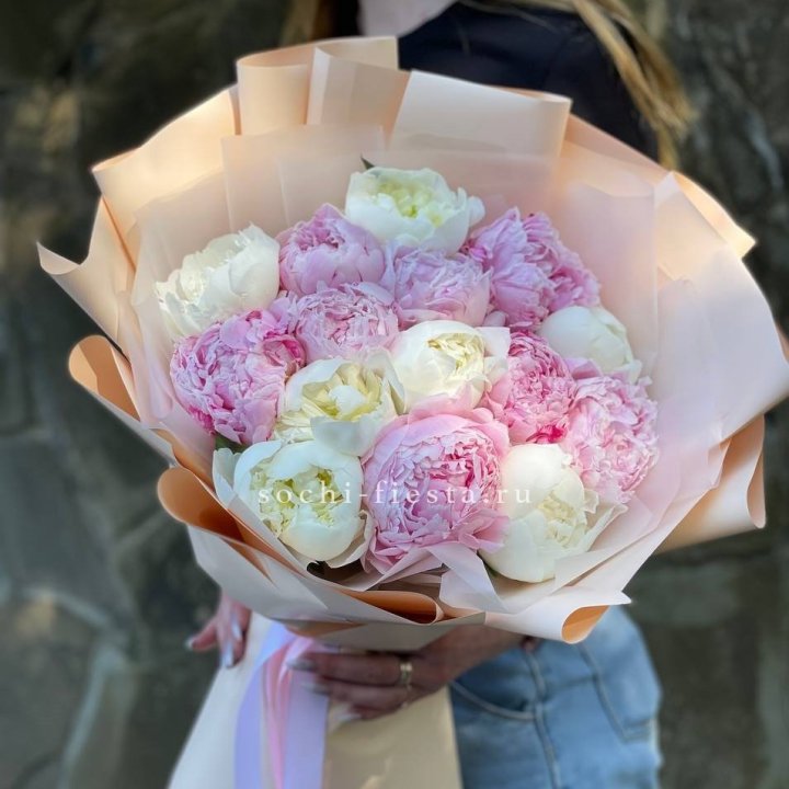 Букет 15 зефирных пионов в Тюмени