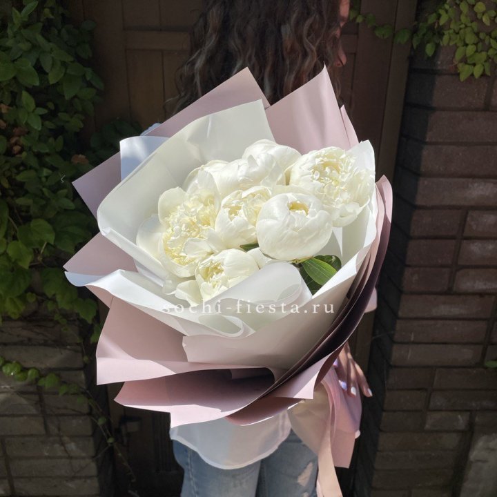 9 белоснежных пионов в Тюмени