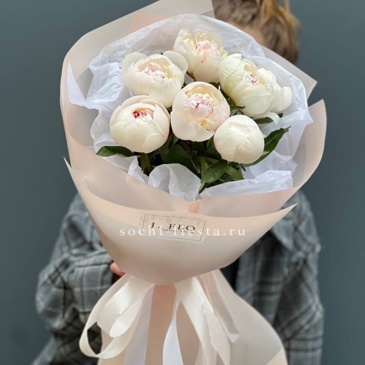 Букет белых пионов в Тюмени