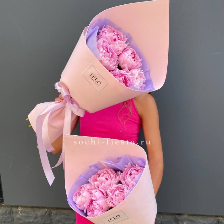 Букет из 5 пионов в Тюмени