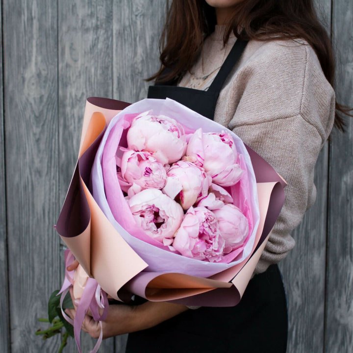 7 зефирных пионов в оформлении в Тюмени