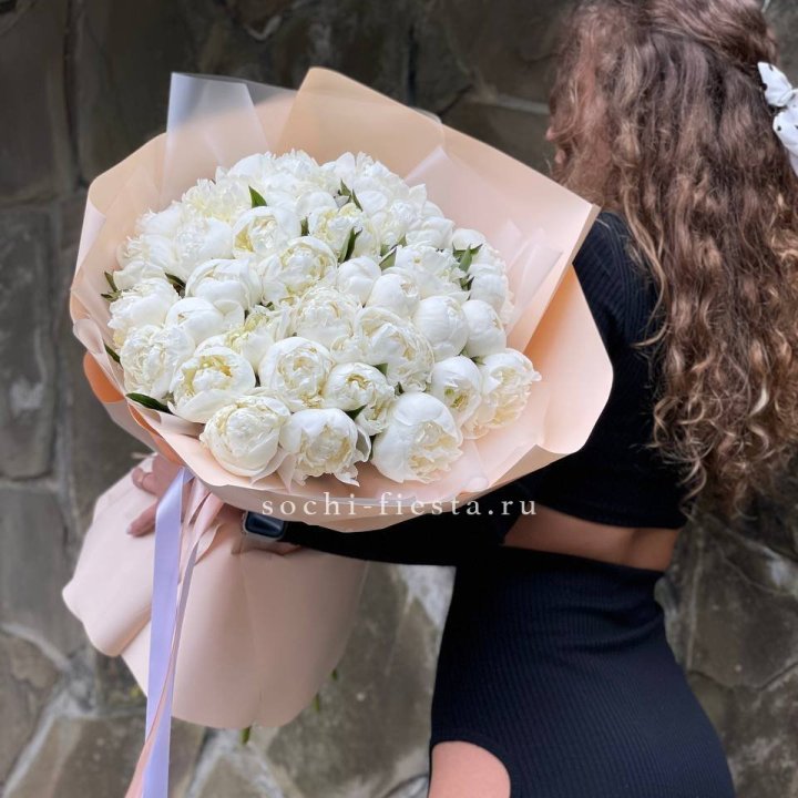 35 белых пион в Тюмени