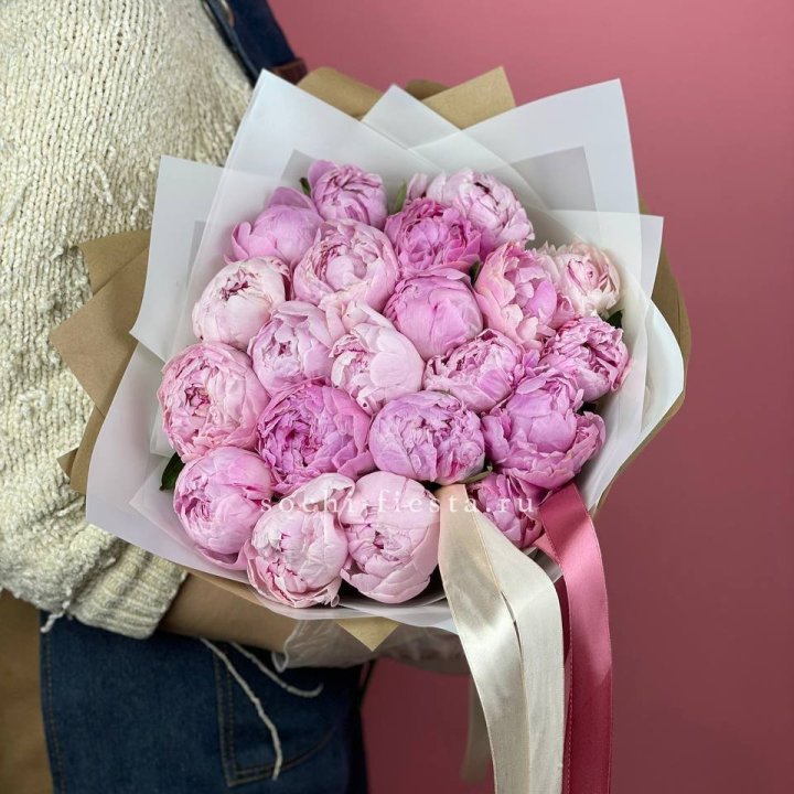 Букет из 21 пионов в Тюмени