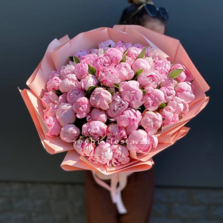 Нежный букет 51 пионов  в Тюмени