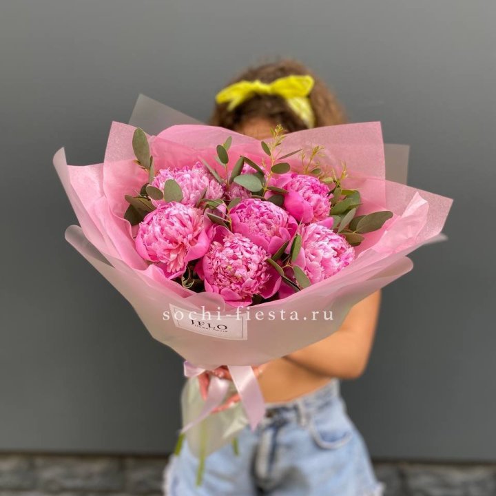 7 ярких пионов в оформлении в Тюмени