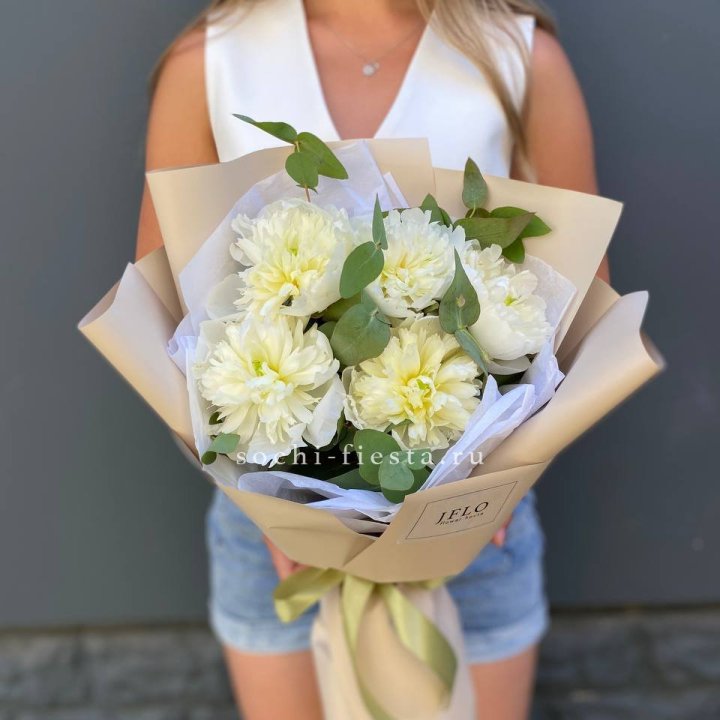  Букет белых пионов в Тюмени