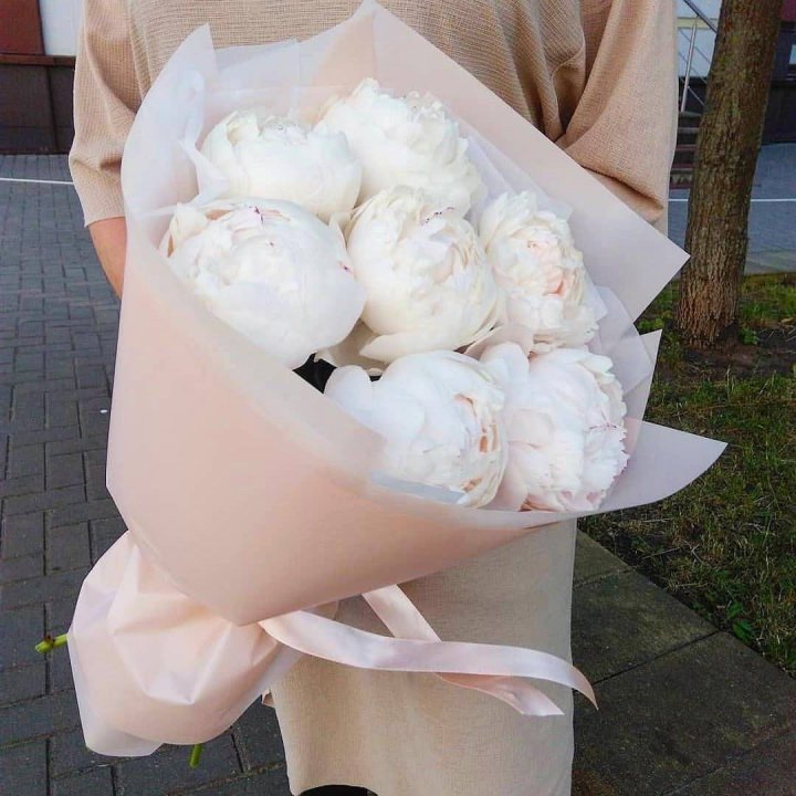 Букет белых пионов в Тюмени