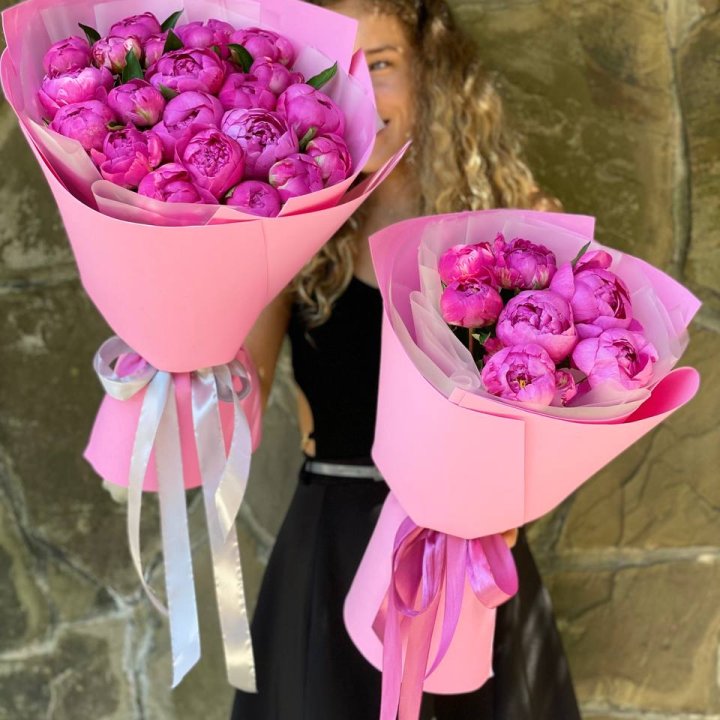Букет ярких пионов  в Тюмени