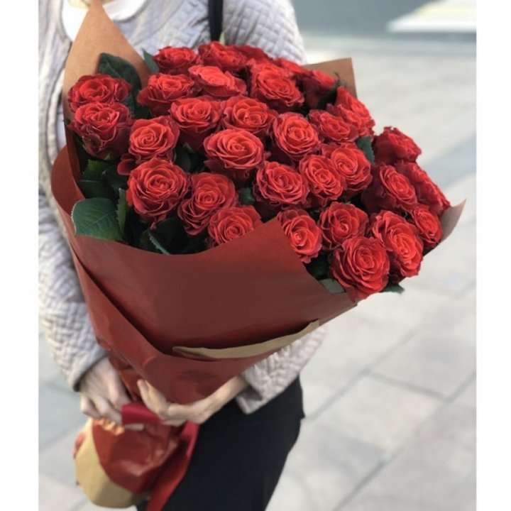 29 высоких роз  в Тюмени