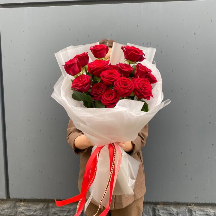15 высоких роз  в Тюмени