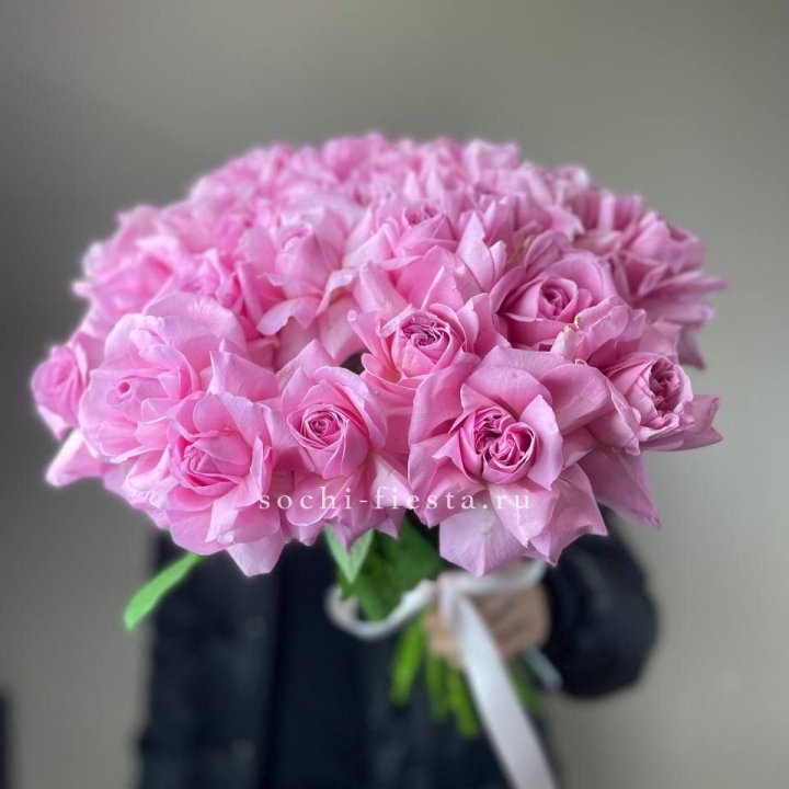 25 розовых французских роз в Тюмени