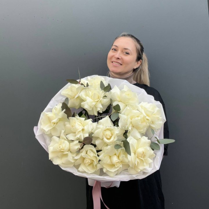 13 Белых французских роз Облако в Тюмени