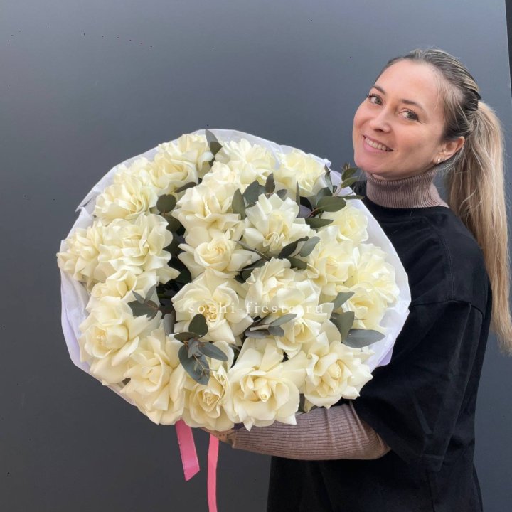 25 Белых французских роз Вайт найс в Тюмени